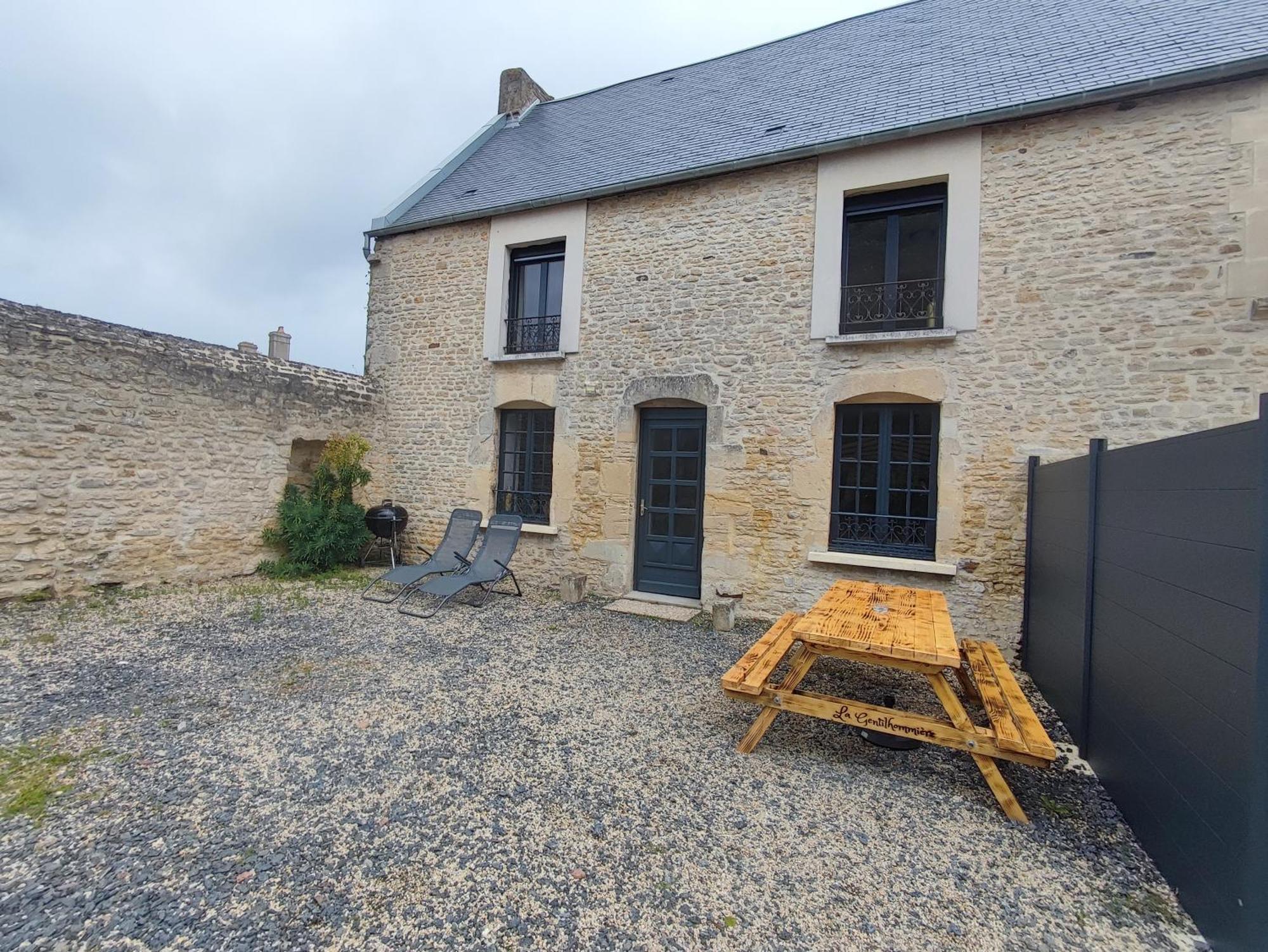 Manvieux Le Domaine De La Gentilhommiere Situee Entre Bayeux Et Arromanches Les Bains מראה חיצוני תמונה